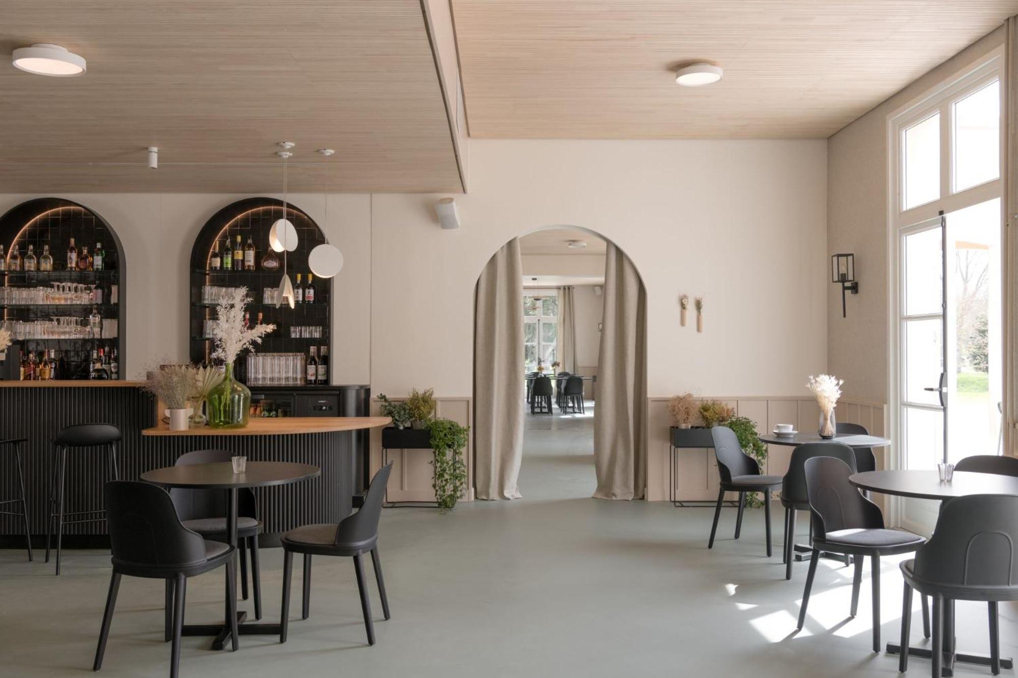 Hotel Le Prieure Парай-ле-Мониал Екстериор снимка